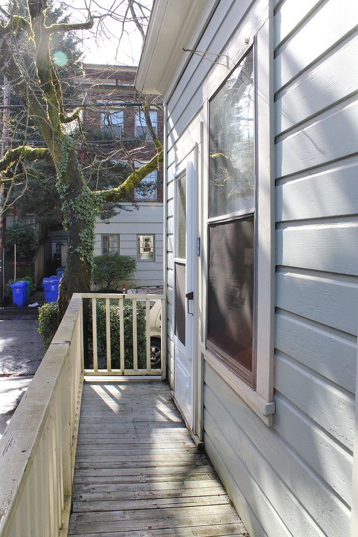 Building Photo - 2234-2238 SW Vista Ave