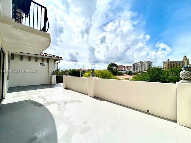 Building Photo - 1650 Galiano St
