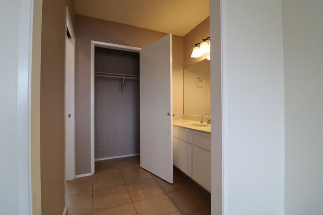 Building Photo - Two story 4/Bed, 2.5/bath  Home for Lease ...