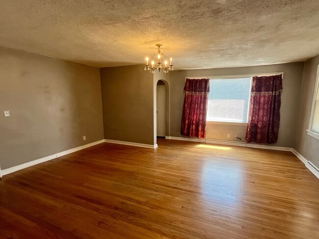 Building Photo - Three bedroom on golf course