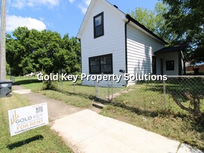 Building Photo - Nicely renovated 3 BR 1 BA House with Central Air (SECTION 8 APPROVED)