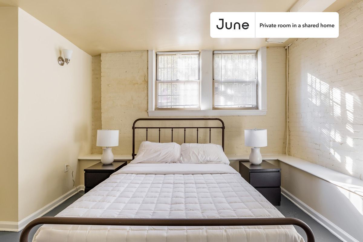 Building Photo - Room in Shared 4 bed/2 bath home in Dupont Circle