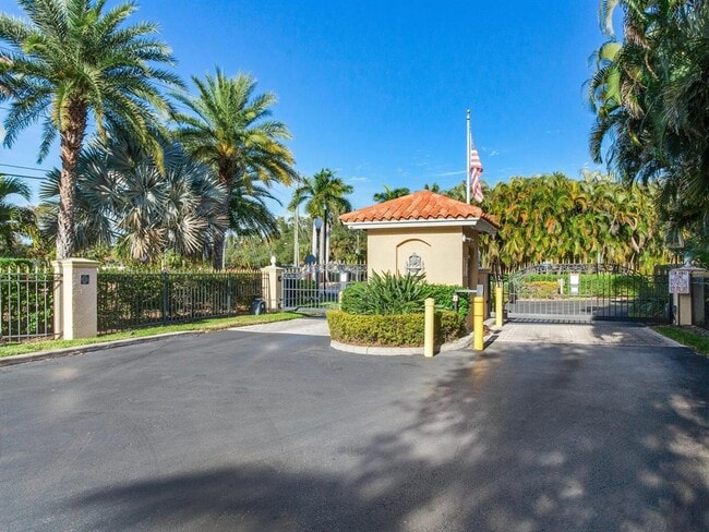 Building Photo - 6302 Vista Verde Dr W