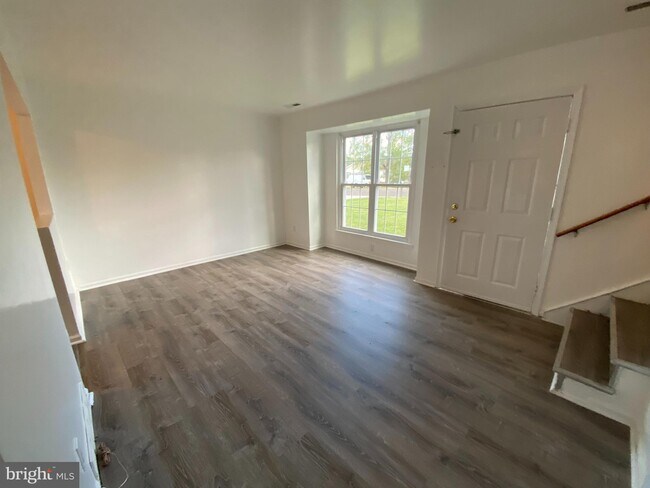 Building Photo - 566 Pleasant Dr