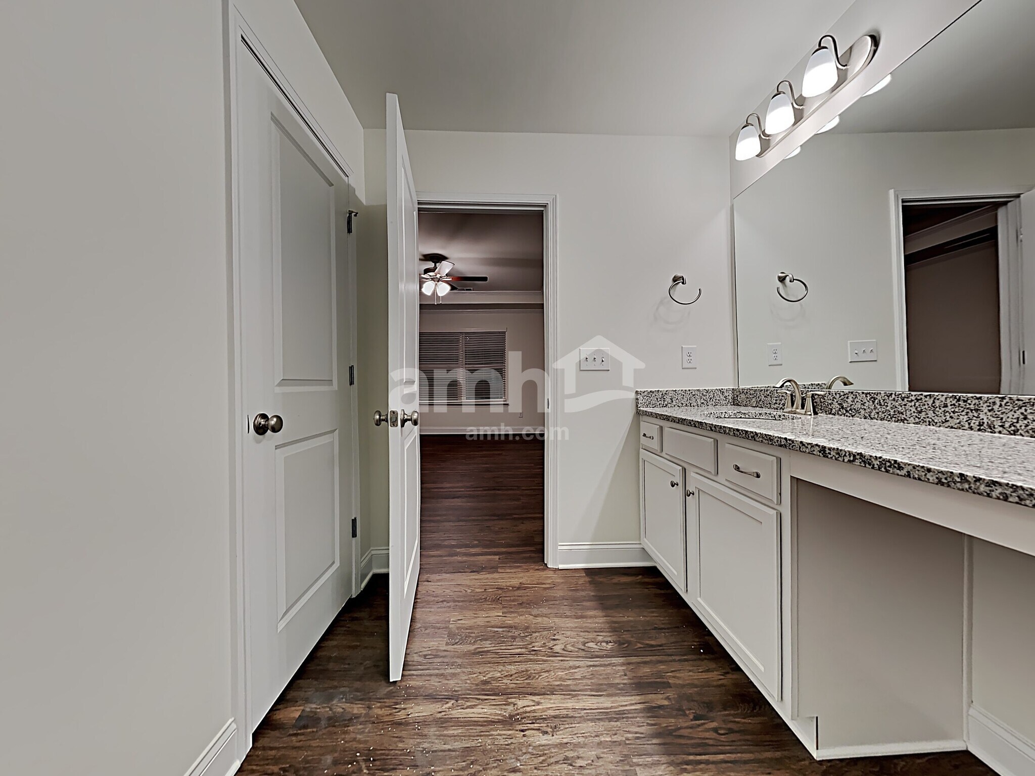 Building Photo - 5285 Valley Dr