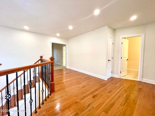 Building Photo - 9 B Poplar Dr