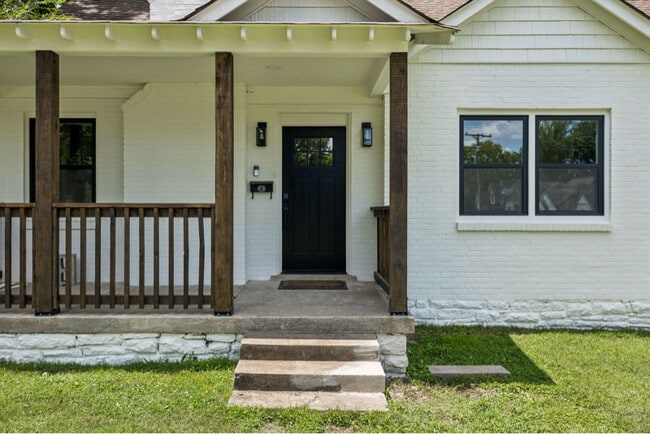 Building Photo - 1332 Columbia Ave