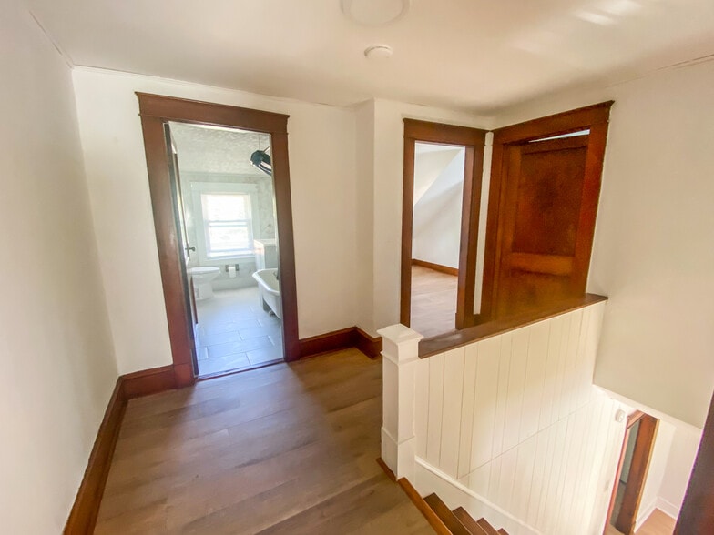 Building Photo - 8 Howe St