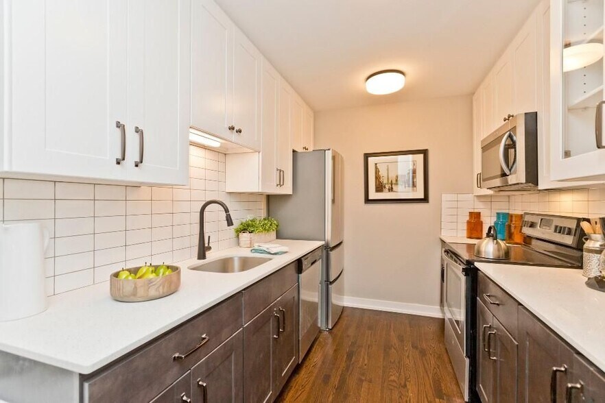 Building Photo - 5536 N Sheridan Rd