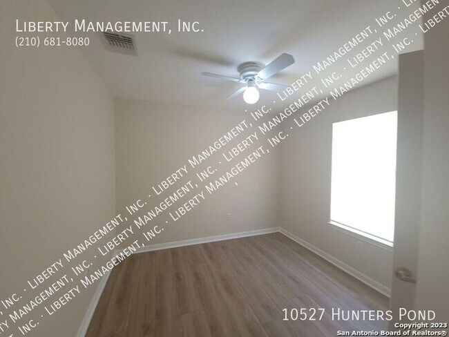 Building Photo - 10527 Hunters Pond