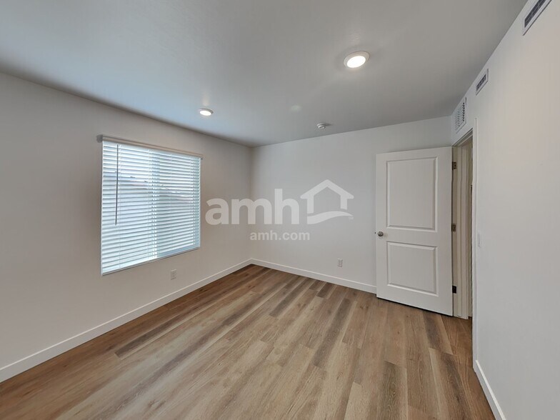 Building Photo - 20177 W Thomas Rd