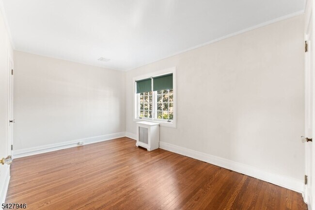 Building Photo - 57 Pomander Walk