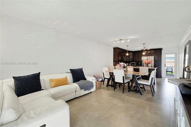 Building Photo - 4260 SW 68th Ct
