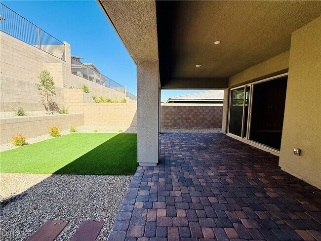 Building Photo - 981 Woodburn Ln