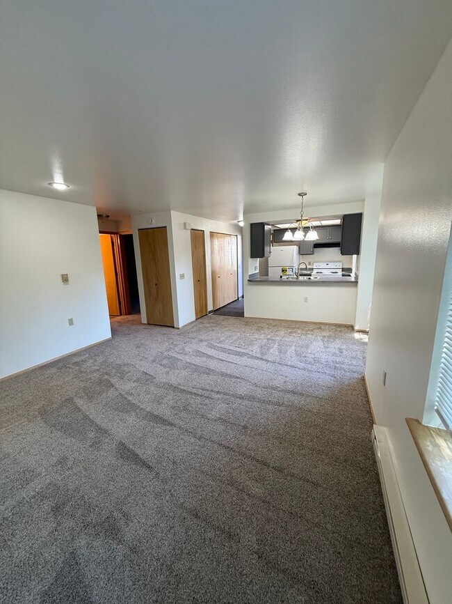 Building Photo - 1409 Bradley Ln