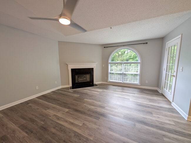 Building Photo - 132 Rivertree Ln