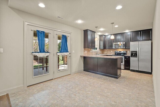 Building Photo - 1811 Trellis Ln