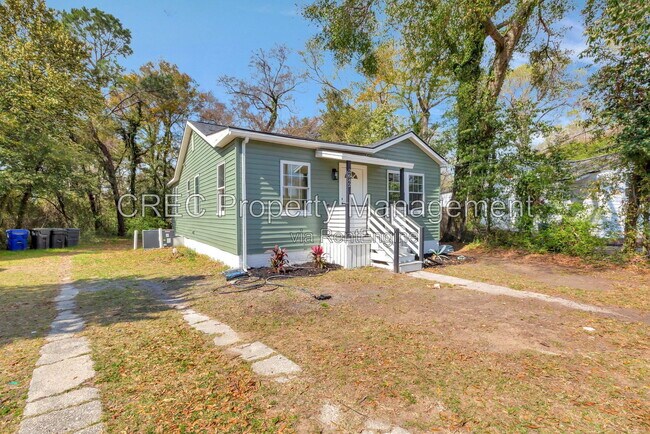 Building Photo - 2642 Ferrara Dr