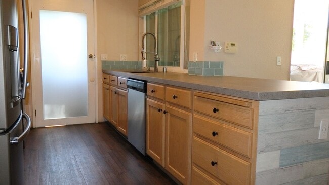 Building Photo - Beautiful 3 bedrooms corner unit condo located in Poway.