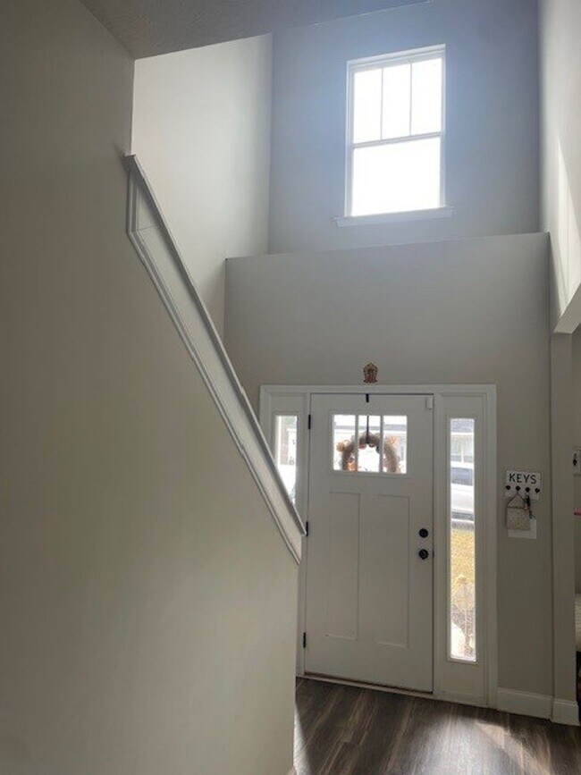 Building Photo - WOW!!  5-bedroom 3 bath