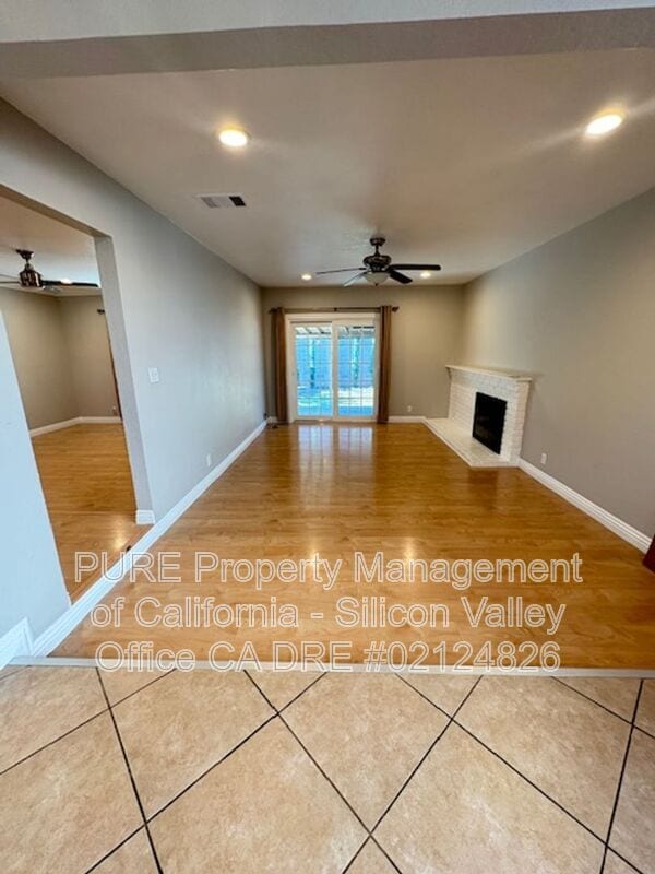 Building Photo - 2883 Vía Encinitas