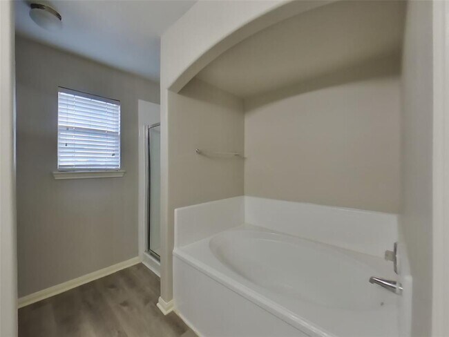 Building Photo - 6323 Mountain Pines Ln