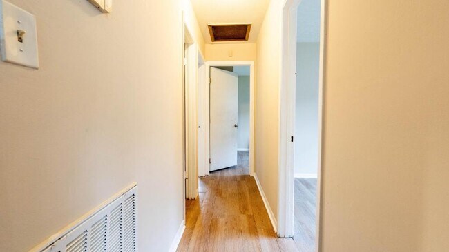 Building Photo - 801 Biddle St