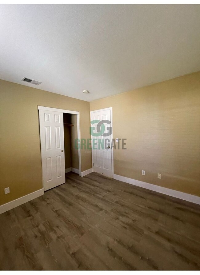 Building Photo - Price Reduced-545 Centre Ct Tracy Ready fo...