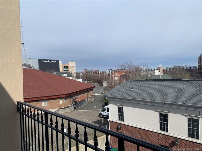 Building Photo - 1 Pine St