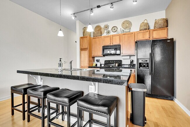 Building Photo - Immaculate, Fully Furnished  1-Bed 1-Bath Condo- Available Now!