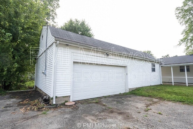 Building Photo - 126 Lewis Dr