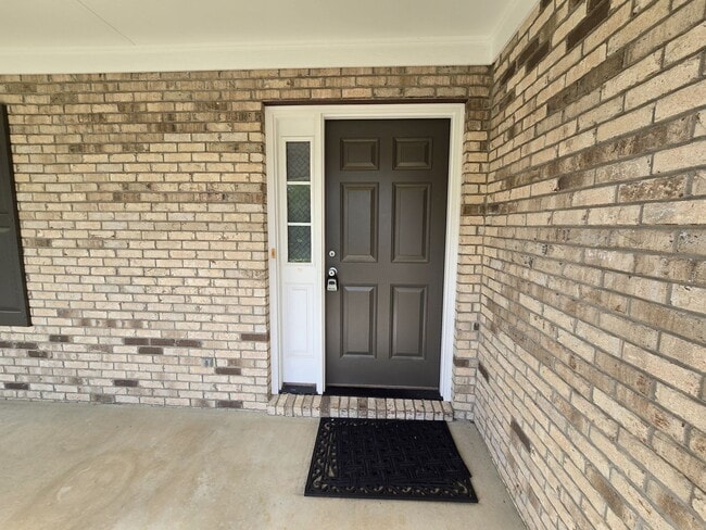 Building Photo - Grays Creek 4 Bedroom, 2 Bath with 2 Car G...