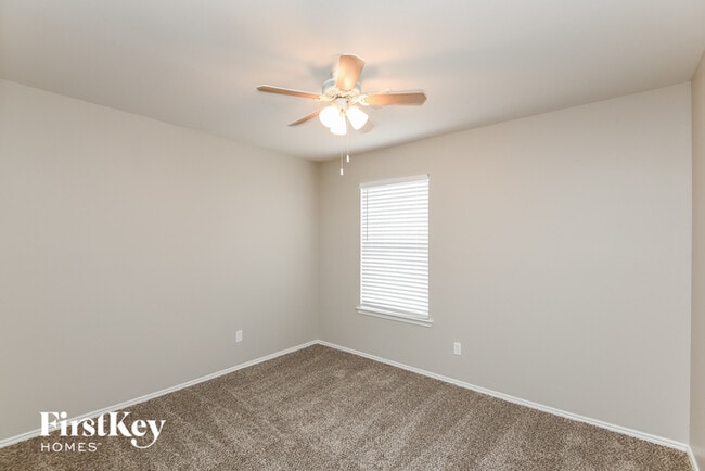 Building Photo - 828 Jockey Club Ln