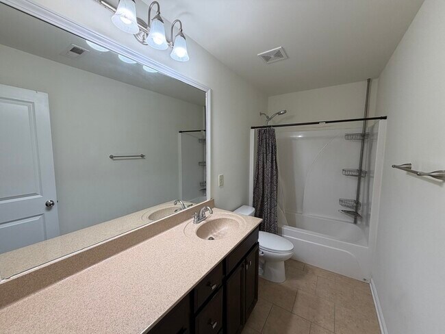 Building Photo - 308 Privet Cir