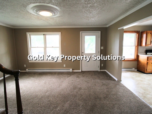 Building Photo - All Electric 3 BR 1 BA House with Garage, ...