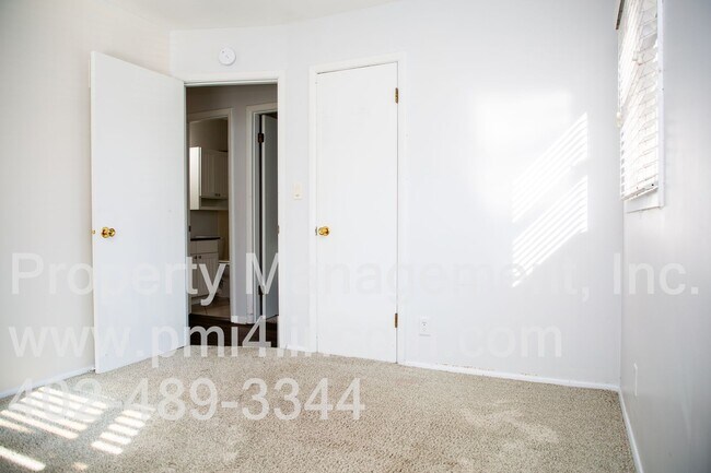 Building Photo - 8030 N Hazelwood Dr