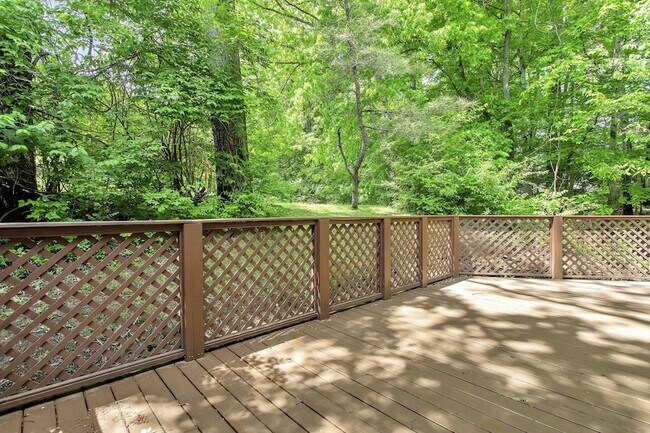 Building Photo - 816 Beazer Ln