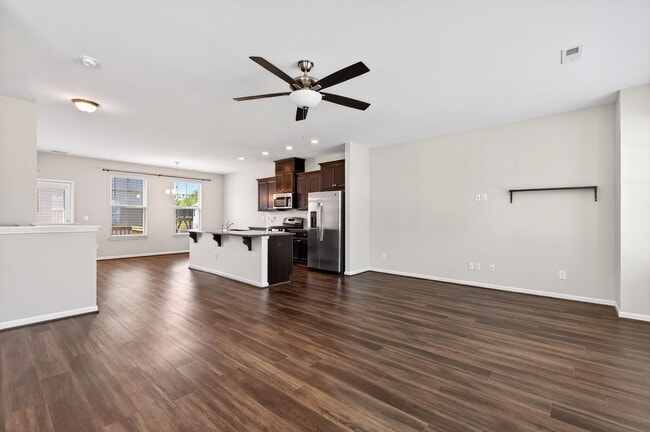 Building Photo - ***Pending*** Beautiful 4BR End-Unit Townhome in Prime Apex Location!