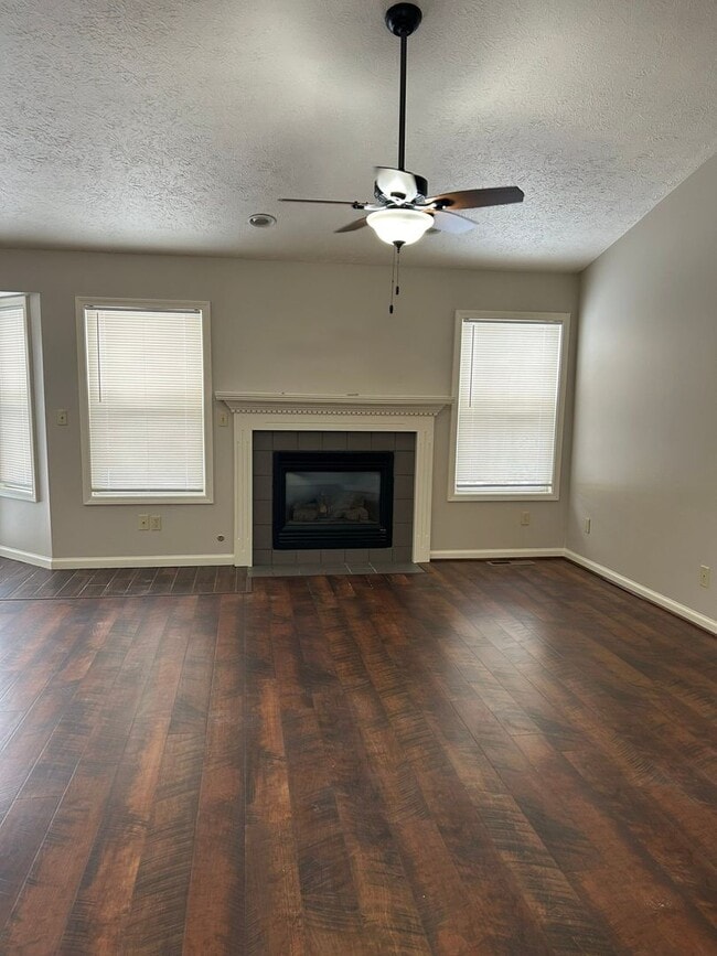 Building Photo - 1623 Lionheart Ln