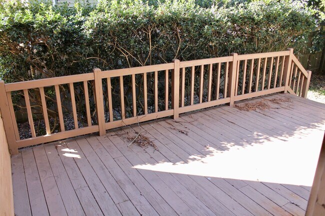 Building Photo - Chicks Beach Living! 3BR/2.5BA - Attached Garage, Private Cul-de-sac- Minutes to the BAY!