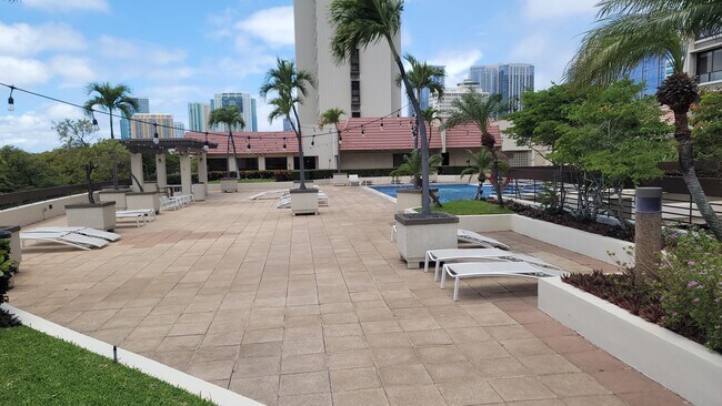 Building Photo - Yacht Harbor Towers (Ala Moana)-1282 sf, 2 bed+den, 2 bath, 2 prkg-INCLUDES UTILITIES