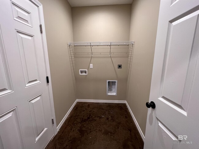 Building Photo - 33048 Stables Dr