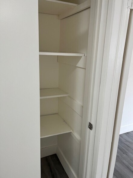 Building Photo - 423 E 82nd St