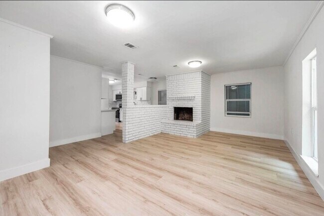 Building Photo - 1305 Winchester Dr