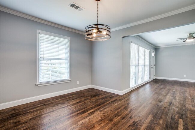 Building Photo - 9334 San Fernando Way