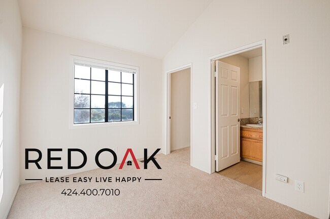 Building Photo - 4651 Cahuenga Blvd