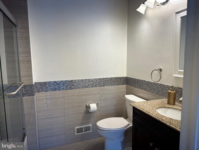 Building Photo - 64 Versailles Ct