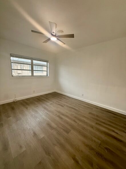 Building Photo - 337 SE 12th Ave