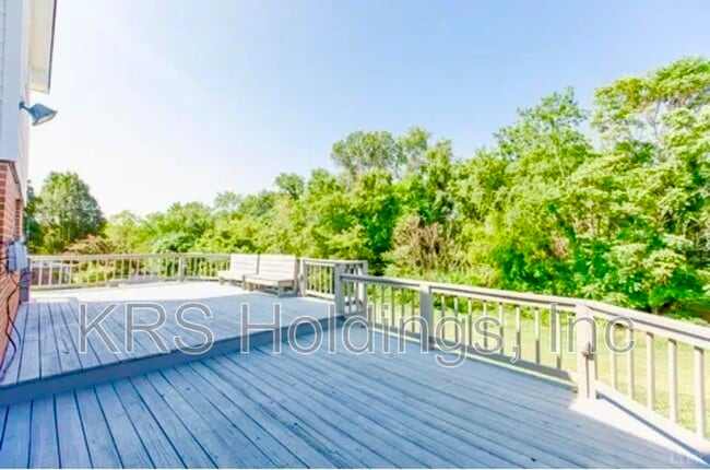 Building Photo - 103 Middleboro Pl