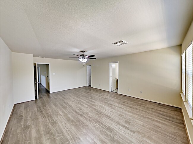 Building Photo - 12402 Grossmount Dr